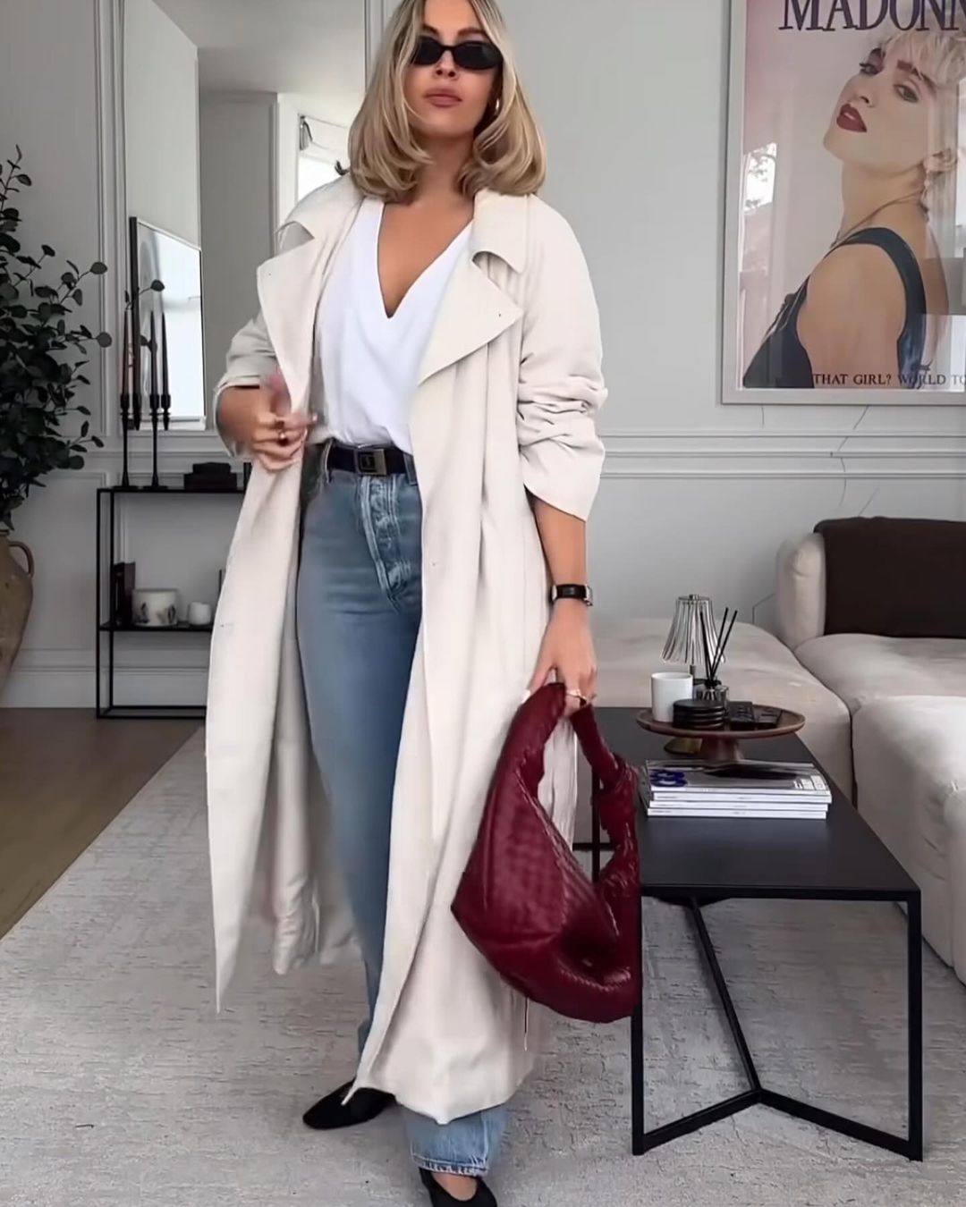 Стилист показала трендовый цвет одежды, который можно легко совмещать: модные фото